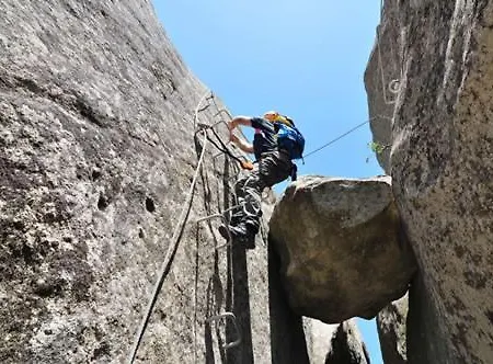 De Lerma By Keyhole Selection Кастельмеццано